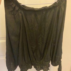 YaYa&Co blouse - open shoulder size M